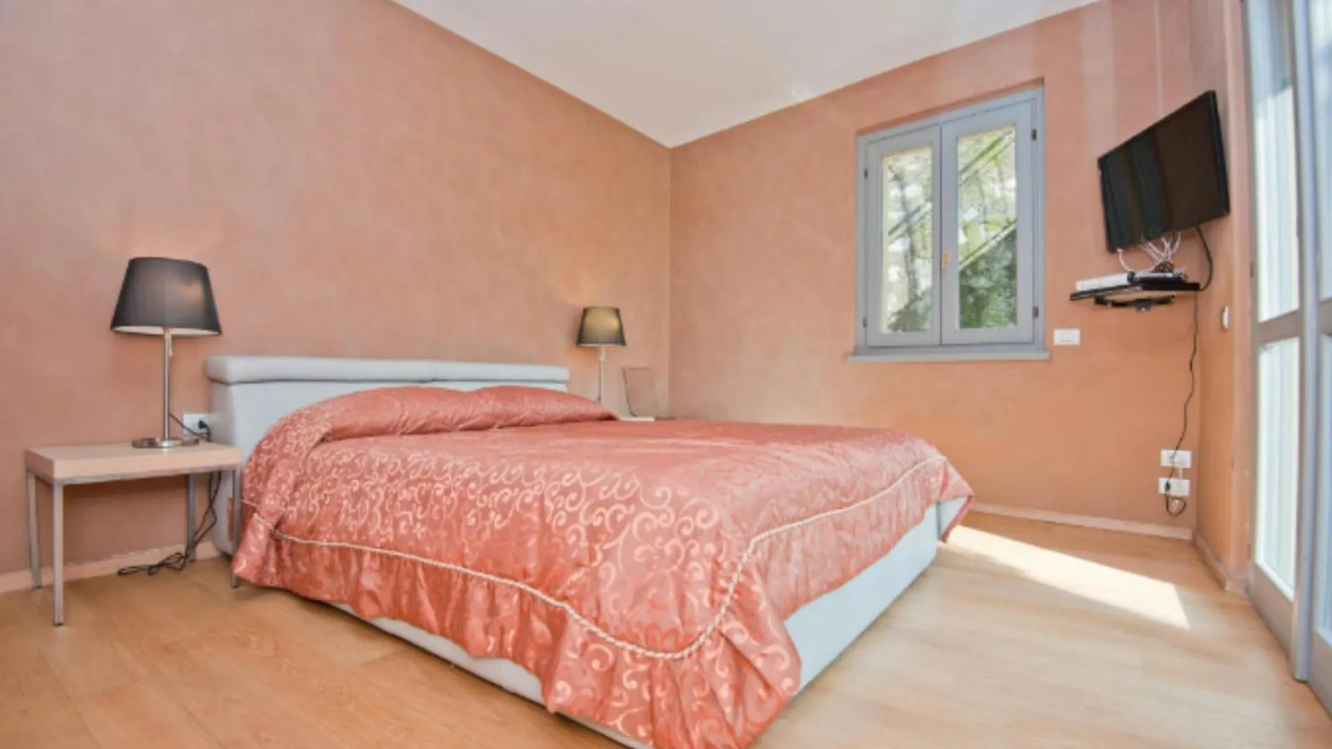 La Dolce Vita Apartment Fiumelatte 0*,
